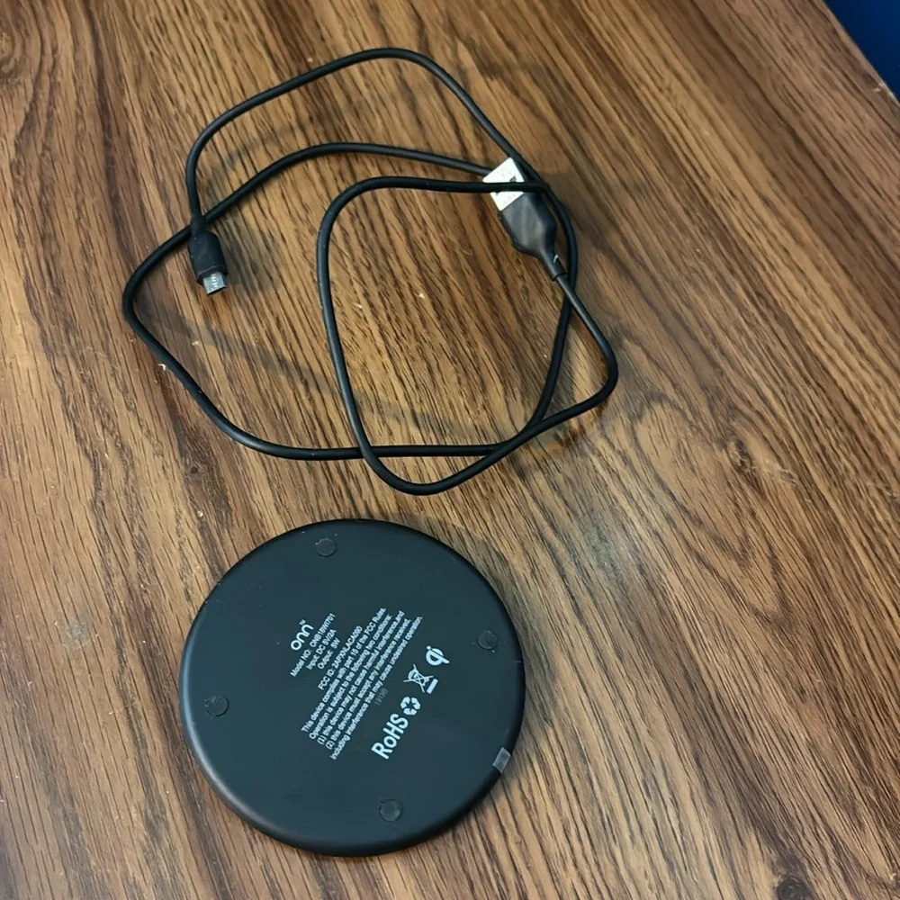 NWOT ONN Wireless Phone Charger 2 pc Circle & Cord Model No. ONB18WI701 DC 5V/2A